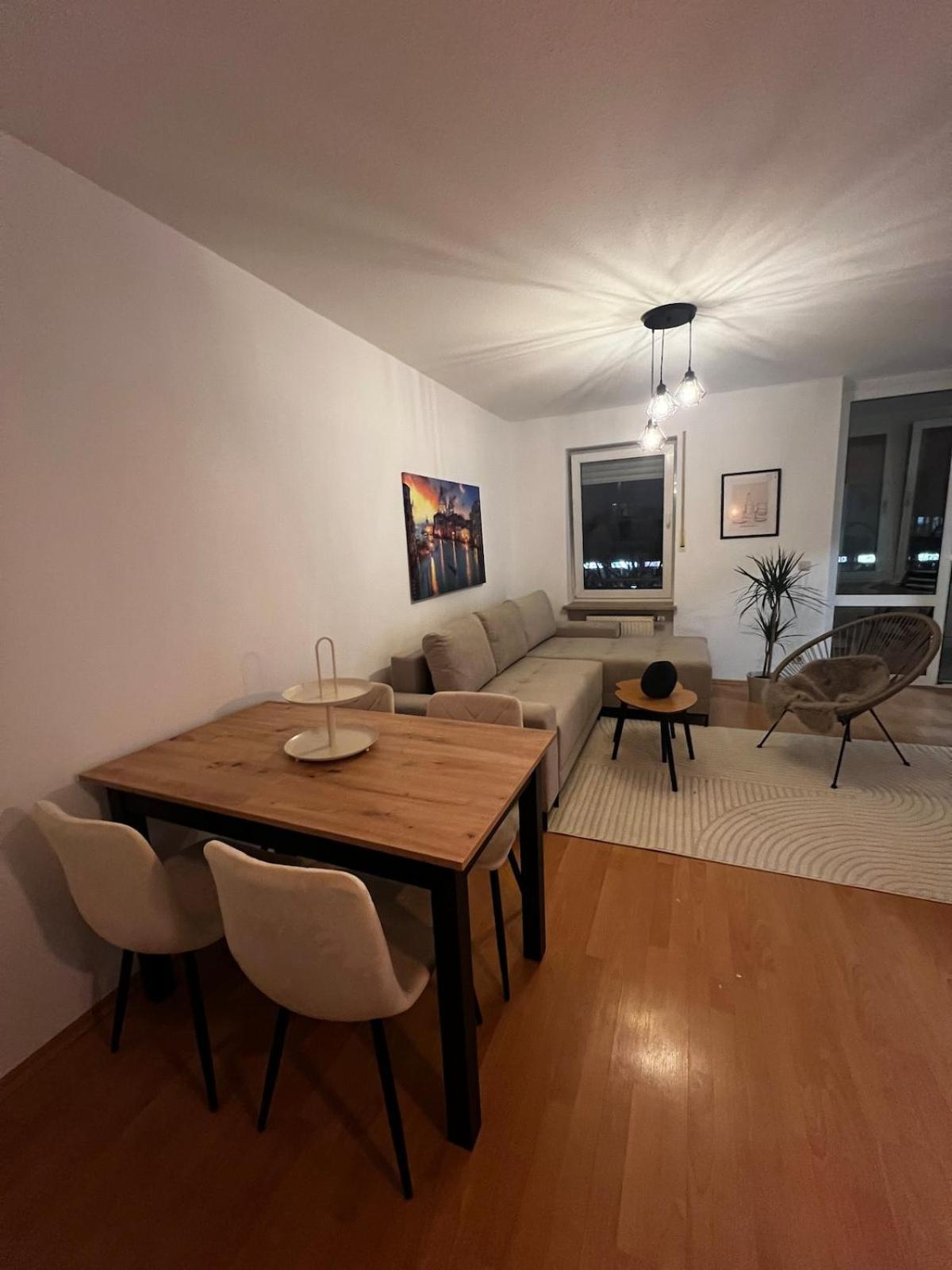 Appartamento Cozy Sunny Flat In Quiet Spot Dachau Esterno foto