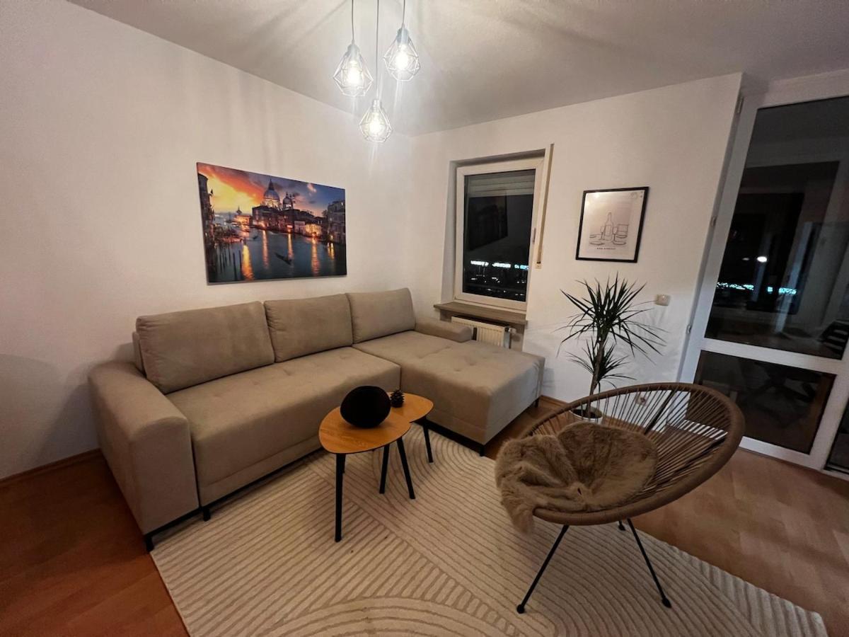 Appartamento Cozy Sunny Flat In Quiet Spot Dachau Esterno foto