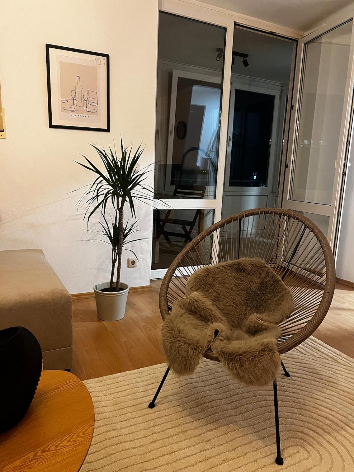 Appartamento Cozy Sunny Flat In Quiet Spot Dachau Esterno foto